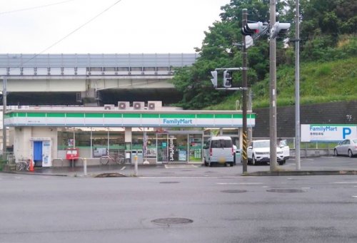 コンビニ　ファミリーマート 都筑インター店（コンビニ）まで1156m