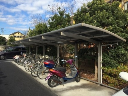 その他設備　屋根付きの駐輪場です。