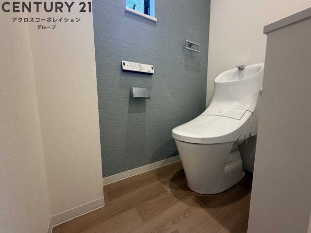 トイレ　温水洗浄便座付きのトイレです♪