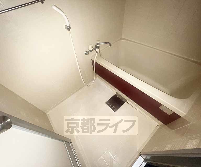 バス・シャワールーム　大きめのお風呂です。