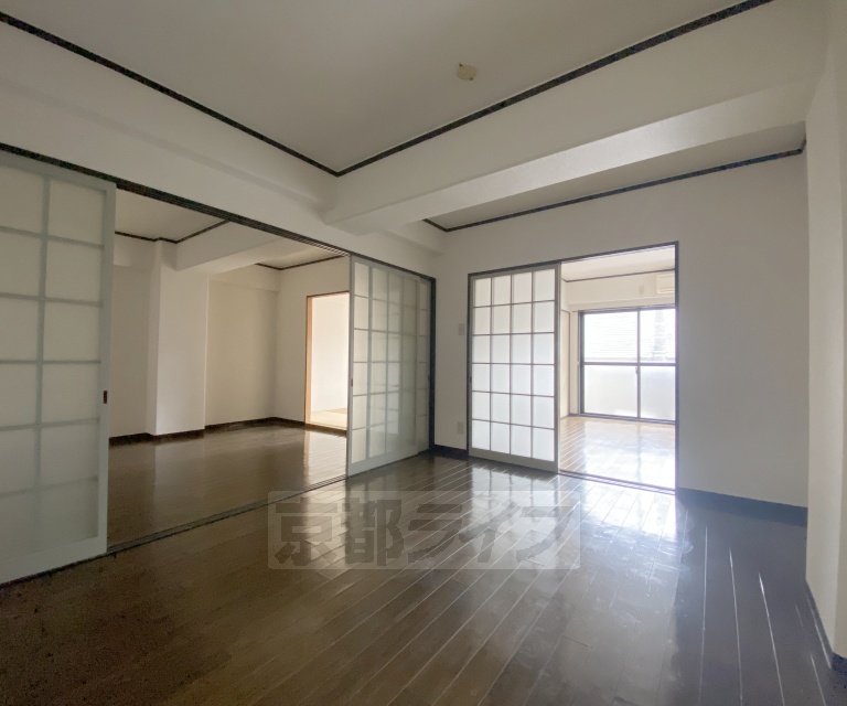 居室・リビング　広々したお部屋です