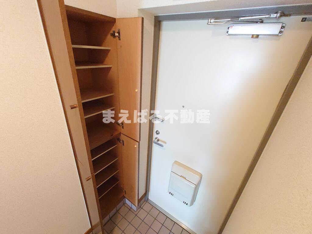 玄関　シューズボックス