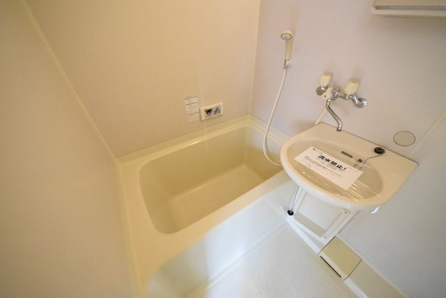 バス・シャワールーム　綺麗な浴室です