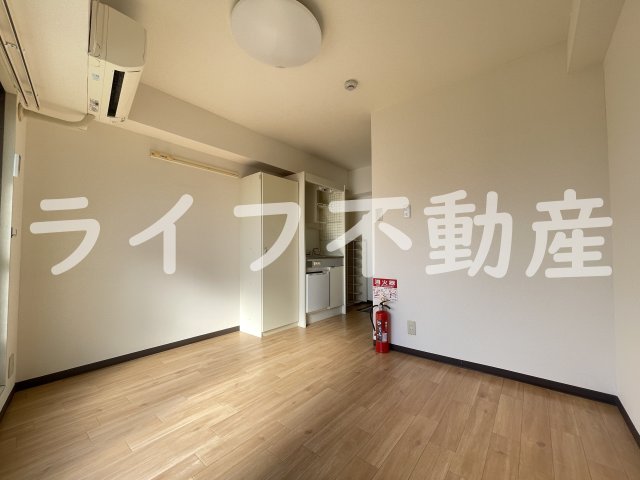 居室・リビング　明るい洋室です
