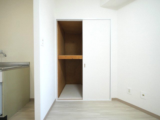 収納　イメージとして同建物の他号室を表示しています（間取り図が正）