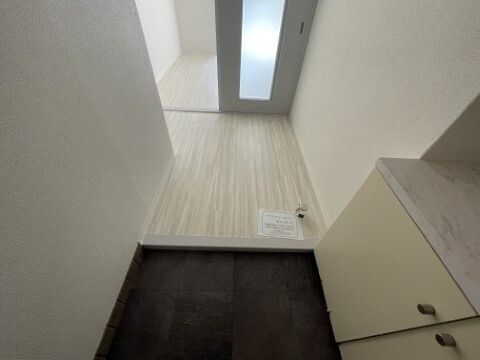 玄関　モデルルーム写真（他部屋写真）