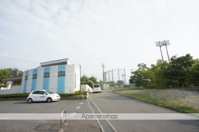 コンビニ　ローソン　王寺本町二丁目店（コンビニ）まで357m