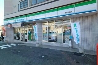 コンビニ　ファミリーマート（コンビニ）まで650m