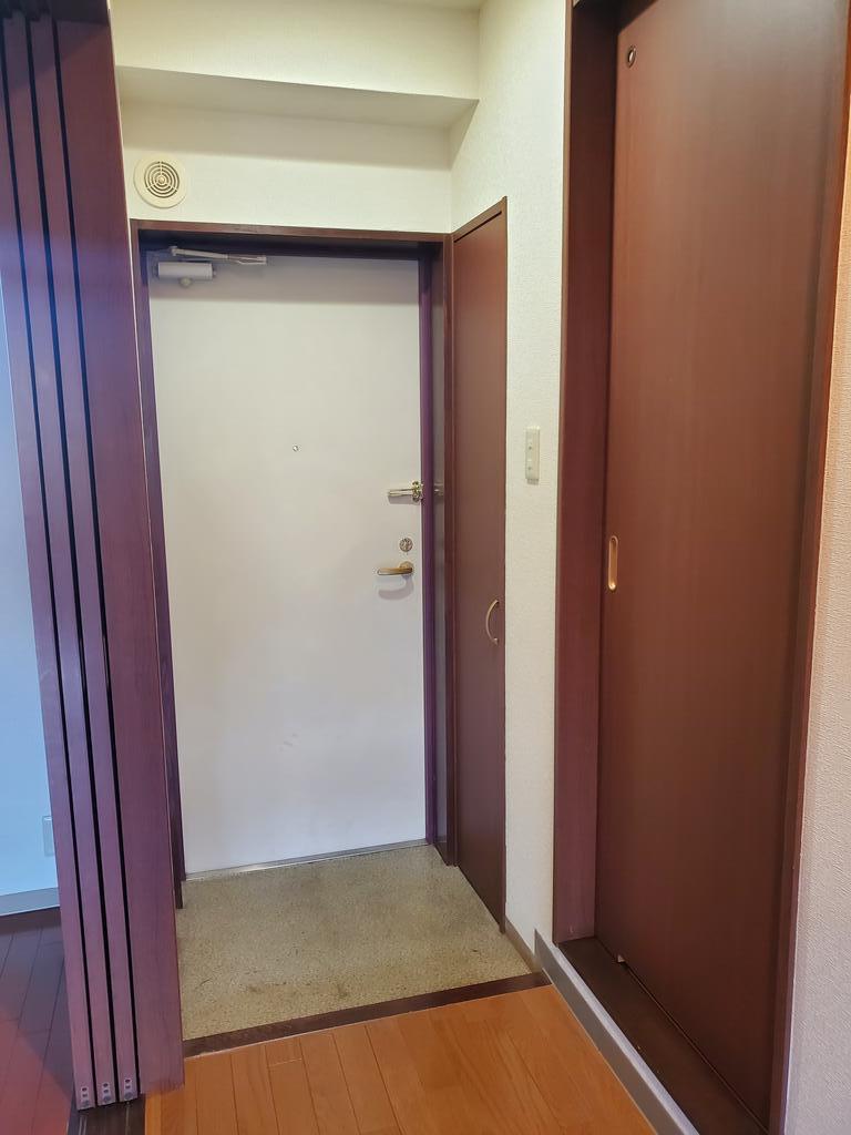 ロイヤル岩切VIIの玄関写真
