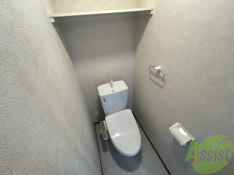 トイレ　トイレは温水洗浄便座付で快適に過ごせそうです。