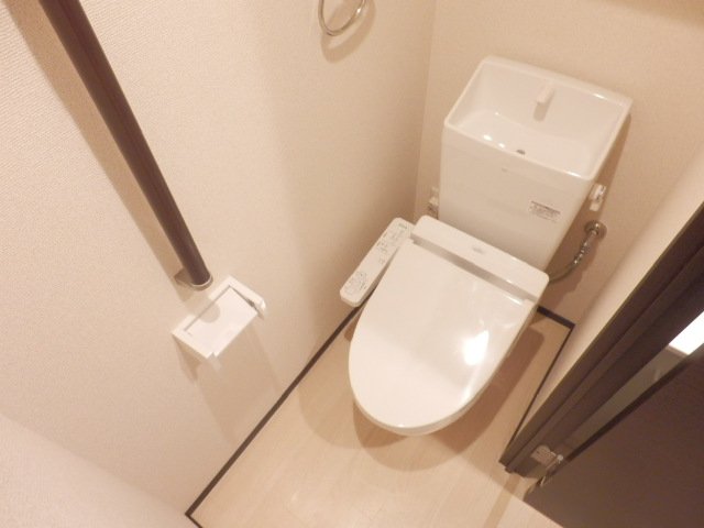 その他　温水便座付きです