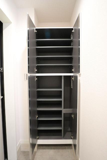 収納　収納　シューズボックス