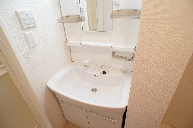洗面設備　朝の身支度には欠かせない独立洗面化粧台
