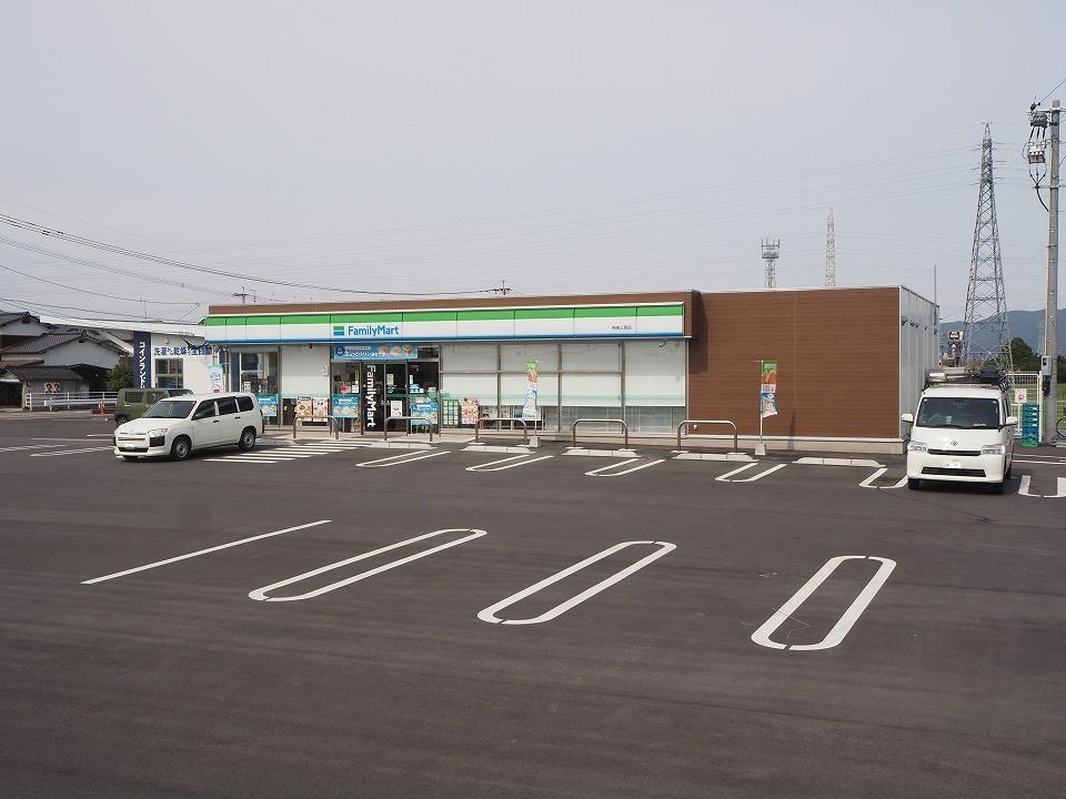 コンビニ　ファミリーマート神埼上西店（コンビニ）まで100m