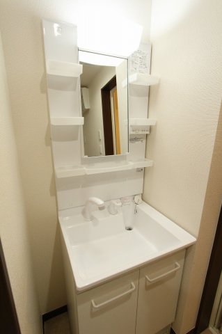 洗面設備　参考写真のため現況を優先します。