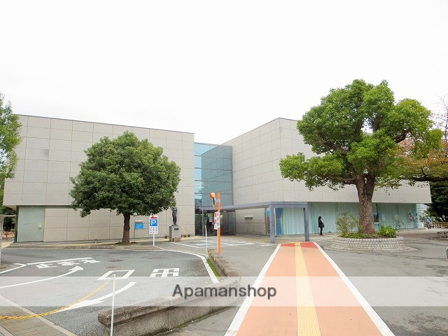 図書館　中央図書館（図書館）まで445m