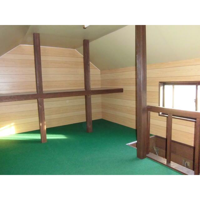 収納　たっぷり収納の屋根裏部屋へ