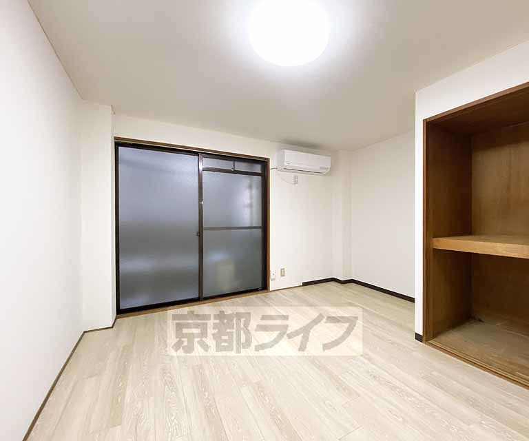 居室・リビング　落ち着いた雰囲気のお部屋です