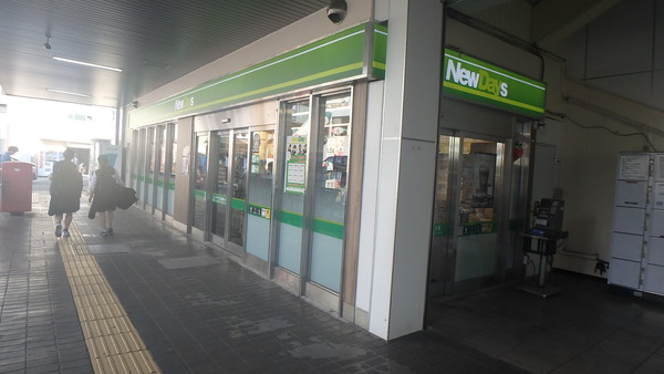 コンビニ　ファミリーマート埼玉メディカルセンター店（コンビニ）まで715m
