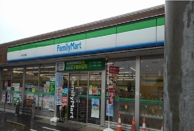コンビニ　ファミリーマート（コンビニ）まで650m