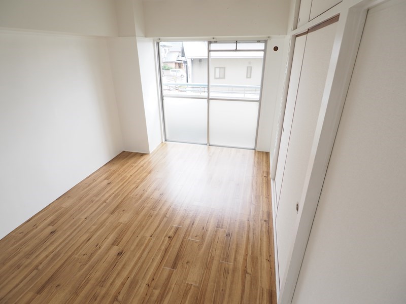 その他部屋・スペース　開口部の明るいお部屋。