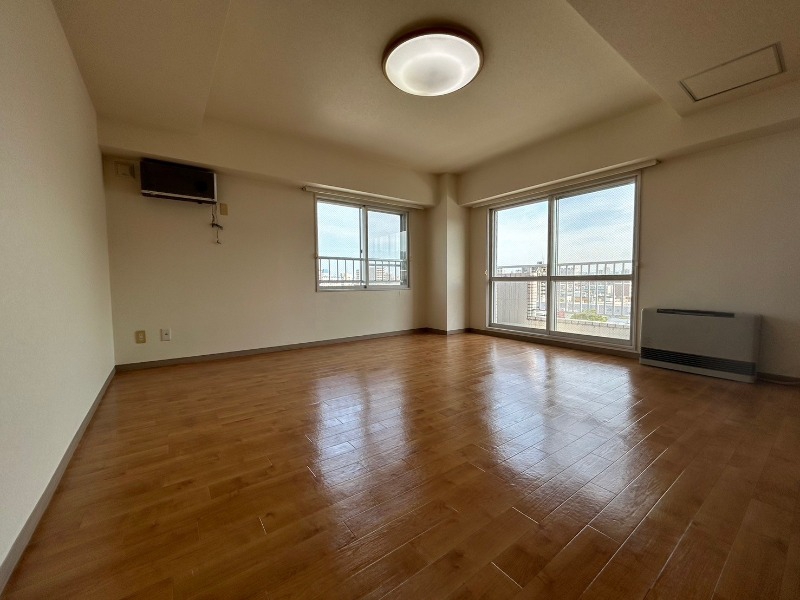 居室・リビング　広くてキレイなお部屋が広がっていて、充実した生活が送れそう。