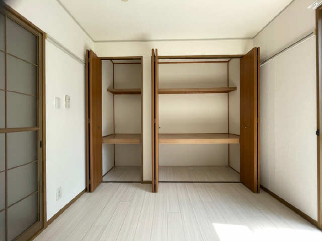収納　こちらは１０１号室（同型タイプ）の画像です。