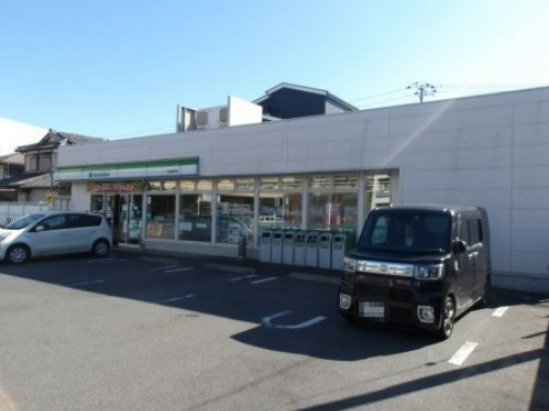 コンビニ　ファミリーマート湊町店（コンビニ）まで159m
