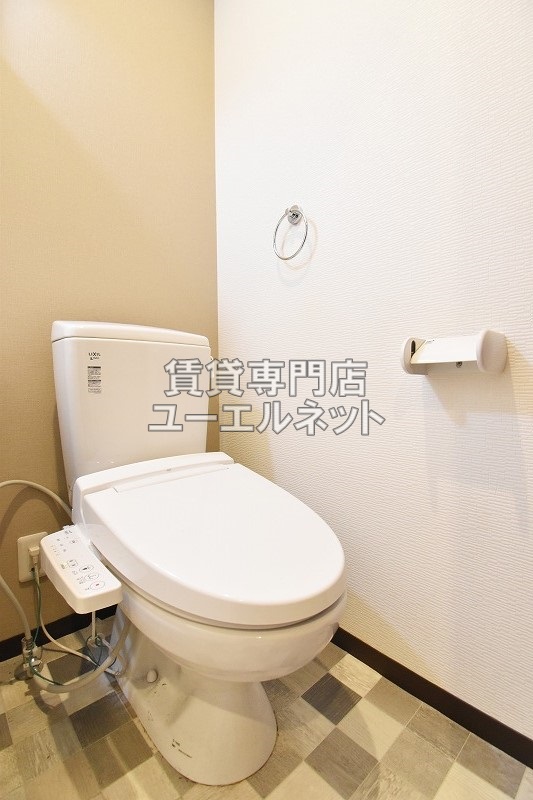 トイレ　温水洗浄便座付き