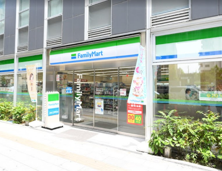 コンビニ　ファミリーマート 板橋本町駅北店（コンビニ）まで135m