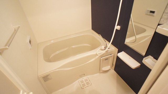 バス・シャワールーム　落ち着いた空間のお風呂です