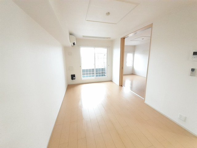 居室・リビング　こちらの居間で趣味の時間をお楽しみください