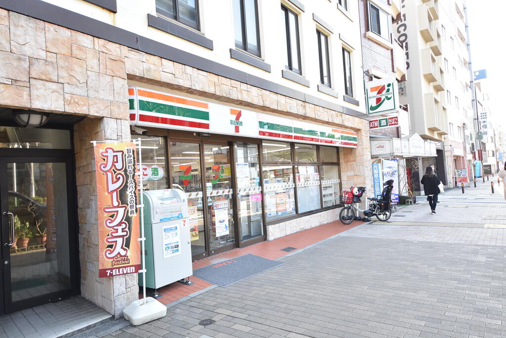 コンビニ　セブンイレブン神戸花隈店（コンビニ）まで94m