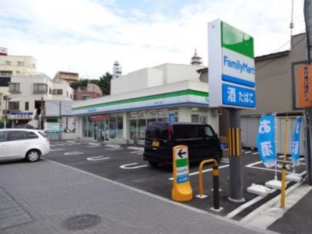 コンビニ　ファミリーマート（コンビニ）まで740m