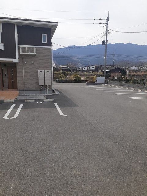 駐車場　駐車スペースもあります☆