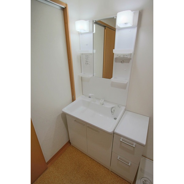 洗面設備　同じ建物の別のお部屋