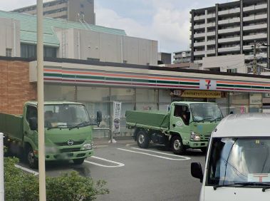コンビニ　セブンイレブン 大阪鶴見2丁目店（コンビニ）まで562m