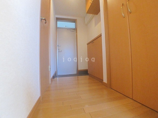玄関　ゆったりとした玄関です。