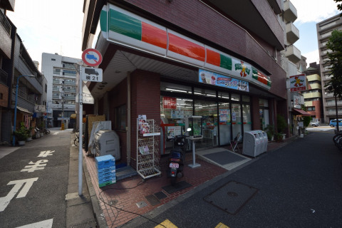 コンビニ　サンクス 新宿鶴巻町店（コンビニ）まで210m