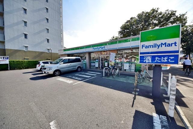 コンビニ　ファミリーマート上福岡北口店（コンビニ）まで221m