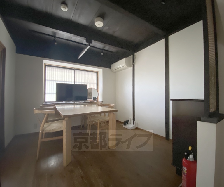 西ノ京右馬寮町貸家1の居間写真