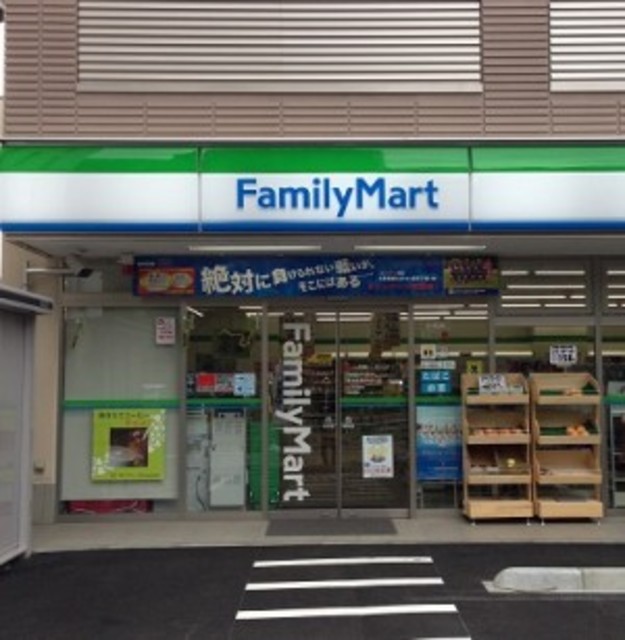 コンビニ　ファミリーマート新宿税務署通り店（コンビニ）まで195m