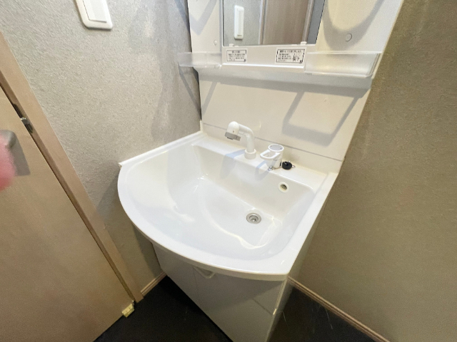 洗面設備　独立洗面化粧台です
