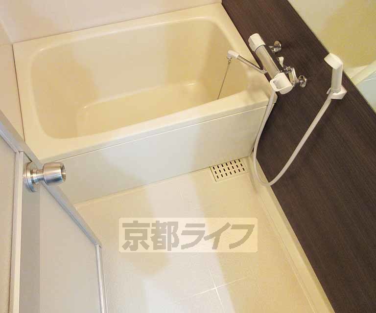 バス・シャワールーム　綺麗にリフォームされてます。