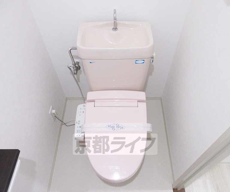 トイレ　温水洗浄便座付きです。