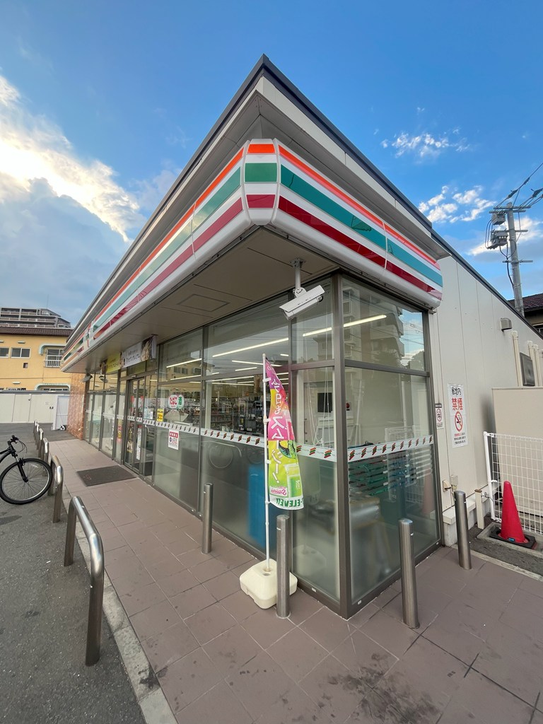 コンビニ　セブンイレブン福岡馬出4丁目店（コンビニ）まで333m
