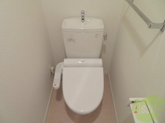 トイレ　ウォシュレット付きのトイレです。シャワートイレは日本の宝。
