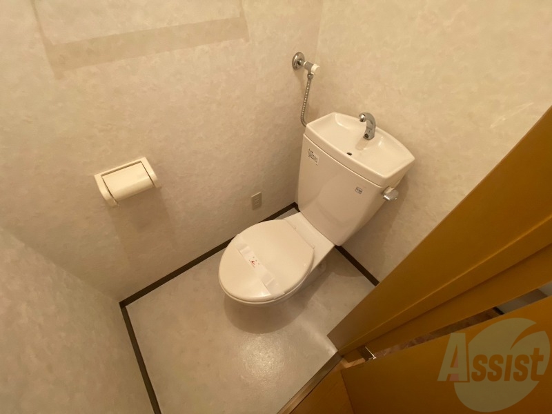 トイレ　こちらはトイレです。清潔感があり、安心して使用できます。