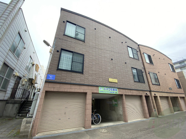 建物外観　札幌市中央区南４条西「ＬＡＣＵＳ」