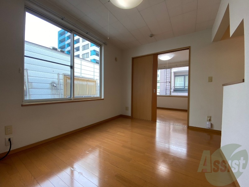 居室・リビング　広くてキレイなお部屋が広がっていて、充実した生活が送れそう。